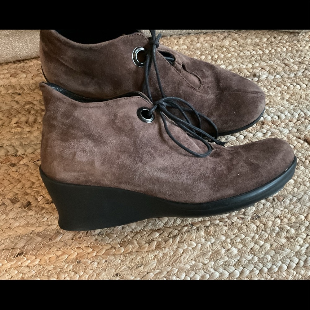 Brown Suede Wedge Ankle Boots Wolky Womens
7.5 8